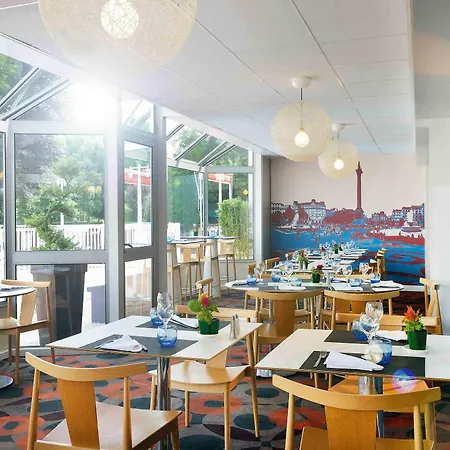 Novotel Roissy Witz ホテル 4*